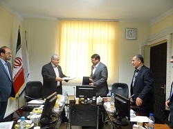 تقدیر از رییس واحد استان تهران به جهت تکریم شایسته دانشجویان شاهد و ایثارگر 