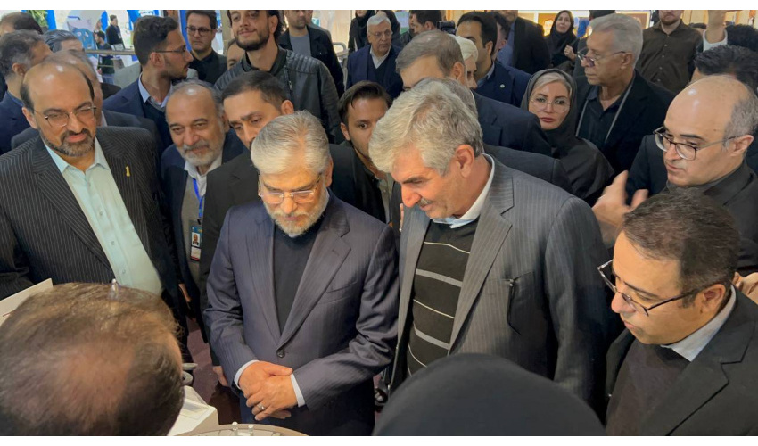 بازدید وزیر علوم، تحقیقات، فناوری از غرفه دانشگاه جامع علمی کاربردی در نمایشگاه هفته پژوهش